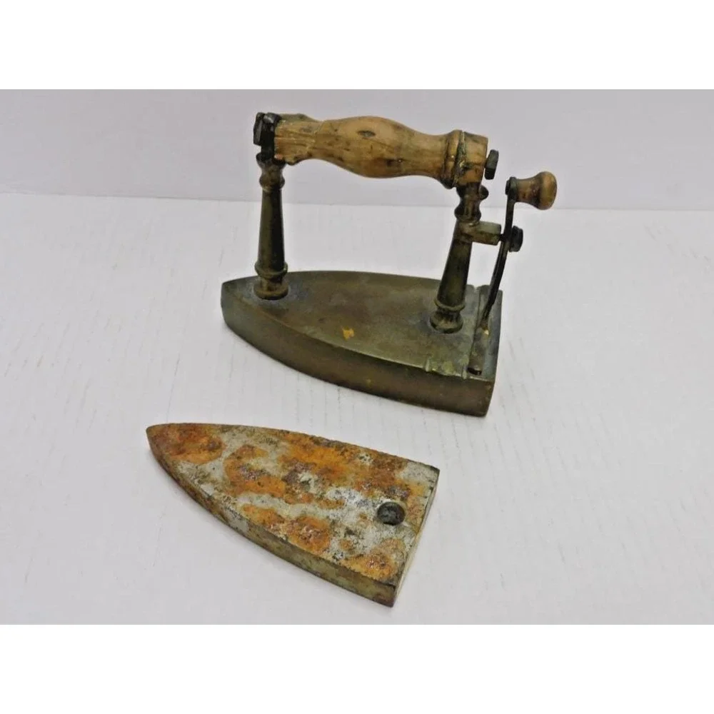 Vintage Brass Antique Flat Iron & Insert EJ234